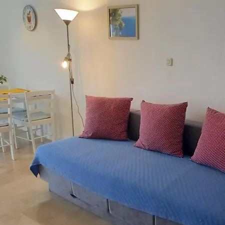 Lapis Apartment *