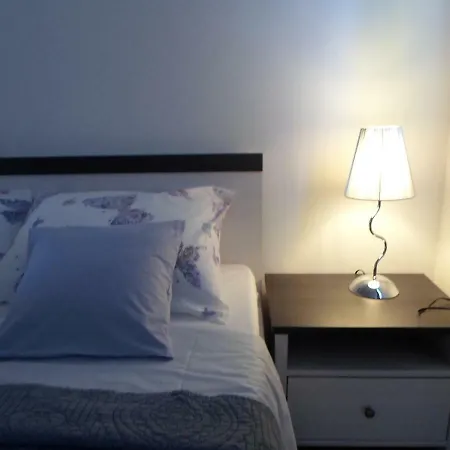 Lapis Apartment *