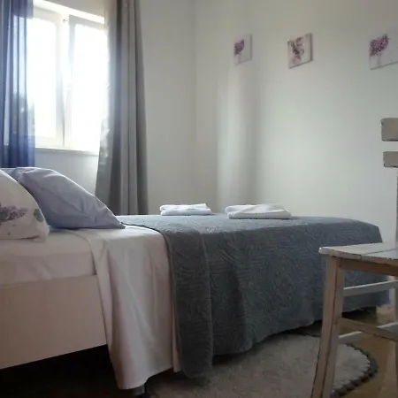 Lapis Apartment *